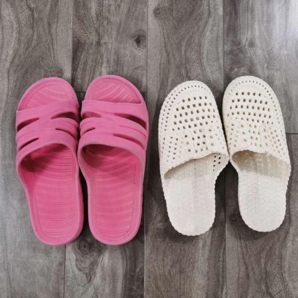 Ladies 2 Slippers Size 7 - Picture 1 of 1